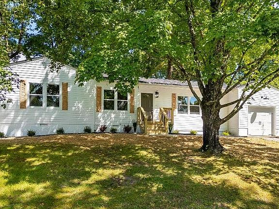 2nd image of 822 McHann Dr