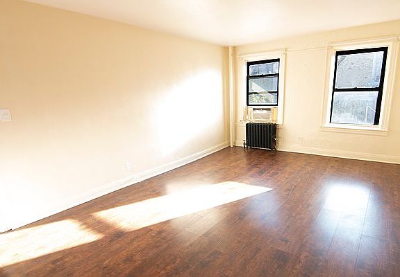4th image of 274 E 3rd St Penthouse B