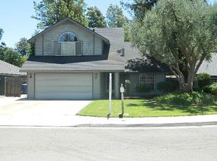 568 W Sample Ave, Clovis, CA 93612