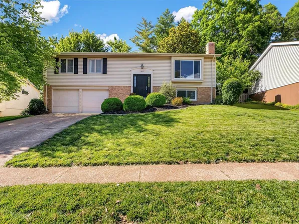 832 Country Stone Dr, Ballwin, MO 63021