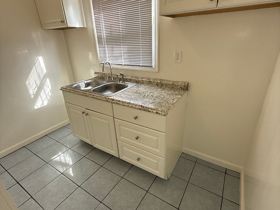 2nd image of 3405 M St #3405