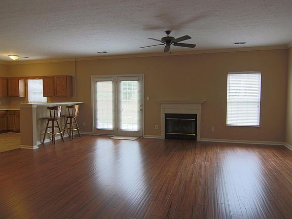 3rd image of 1441 Randall Park Dr