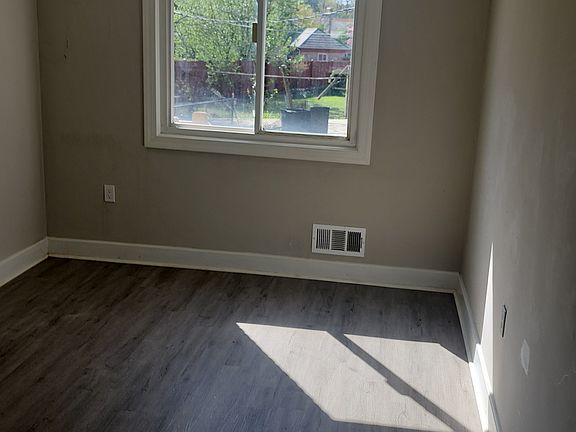 4th image of 4146 Fallstaff Rd