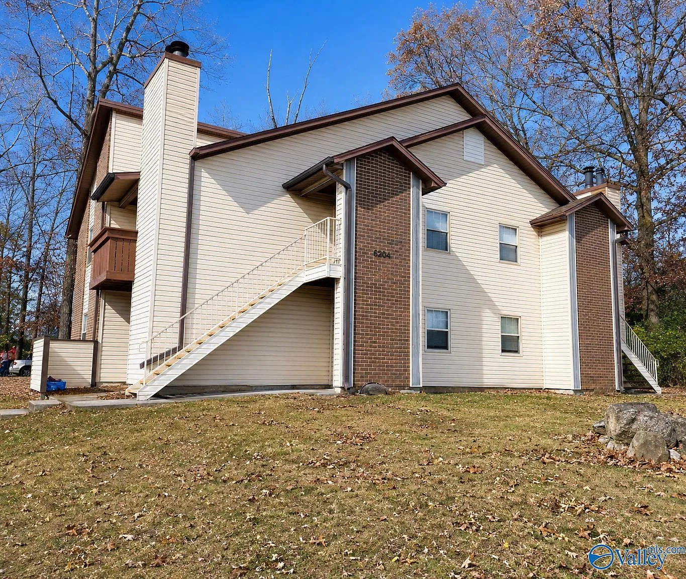 2 bed, 1.5 bath, 900 sqft, $895 — Photo 1