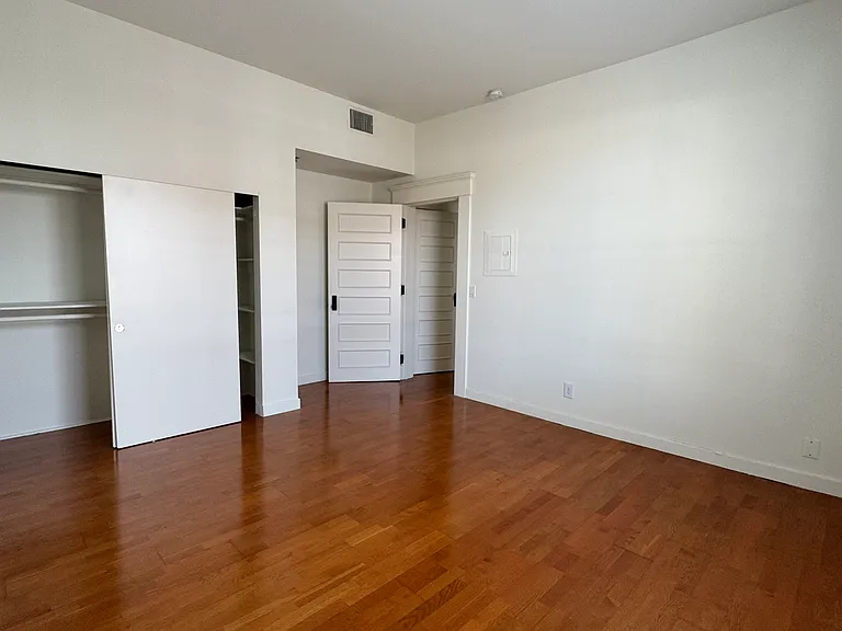 14 N Fair Oaks Ave #302 — Photo 2