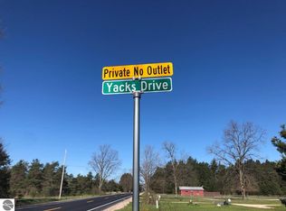 878 Yacks Dr, Beulah, MI 49617