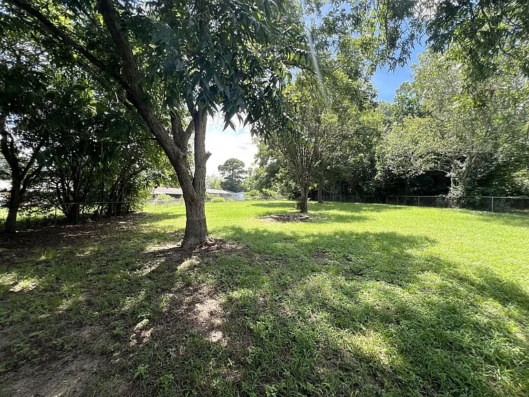 204 Heritage Blvd — Photo 11