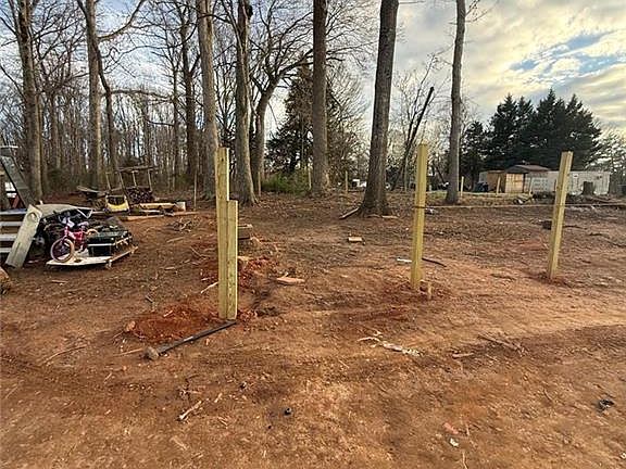 4th image of 220 Norman Ridge Ln