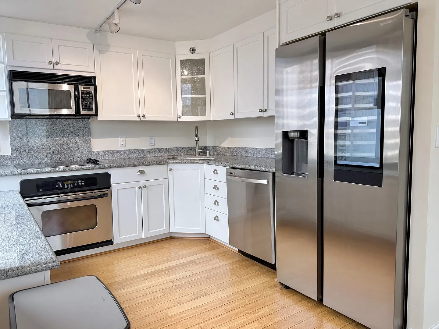 Ocean and City View! 2 BD w/AC, Parking, & Kitchen — Photo 3