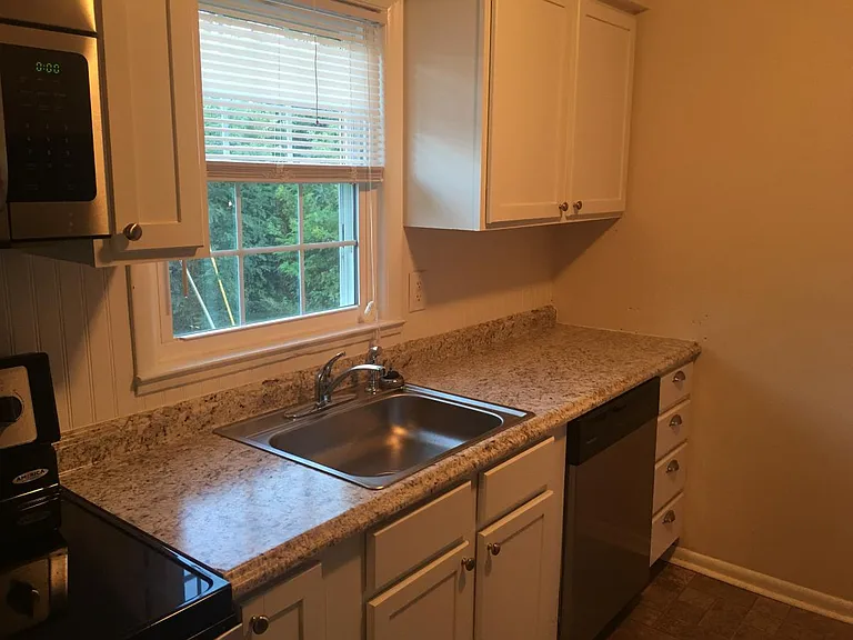 1416 Arlington Dr — Photo 3