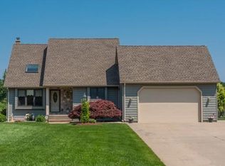28 Spruce Cir, Feeding Hills, MA 01030