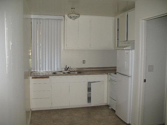 5th image of 18200 Killion St APT 32
