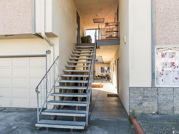 3rd image of 519 Commercial Ave