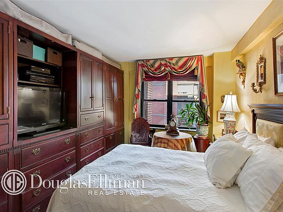 3rd image of 301 E 63rd St APT 12B