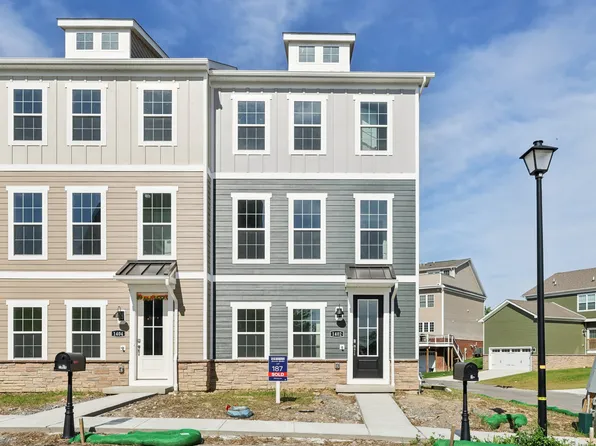 1402 Commons Ln, Bridgeville, PA 15017