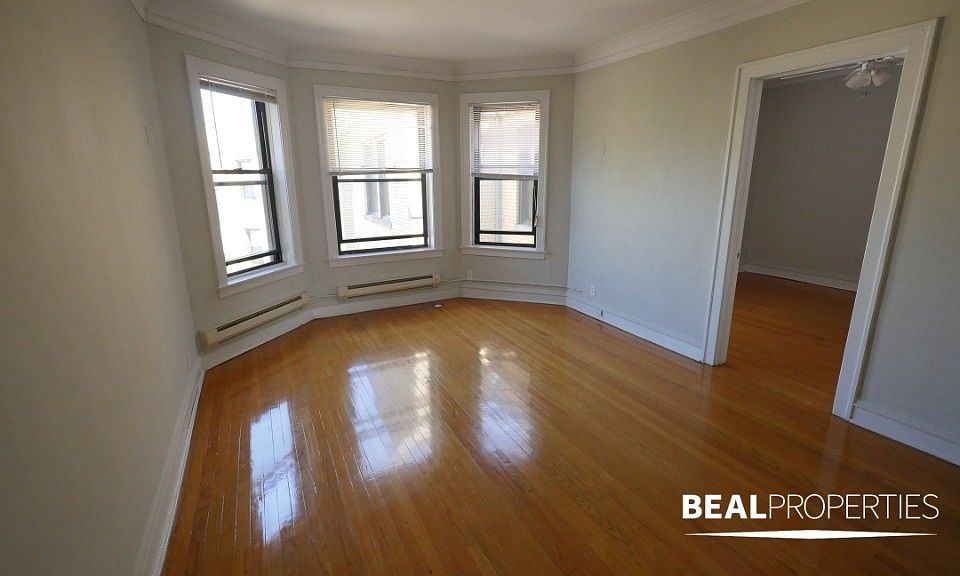 1st image of 1125 W Oakdale Ave APT 3A