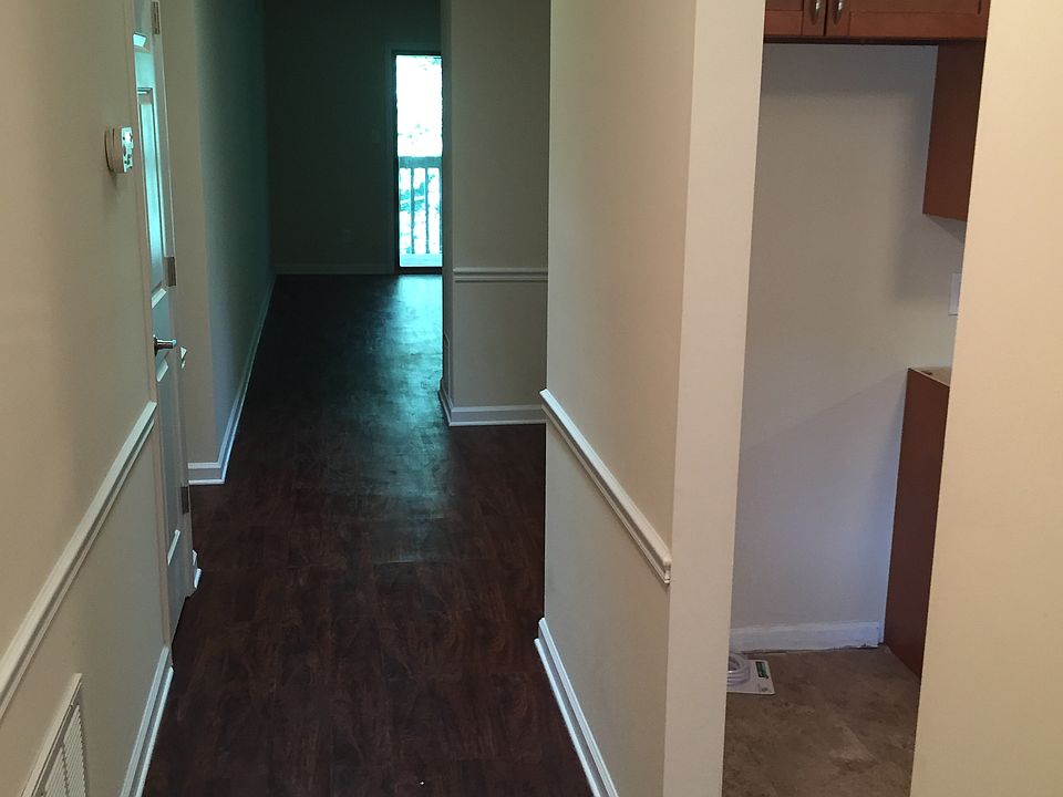 1st image of 904 Abbey Cir