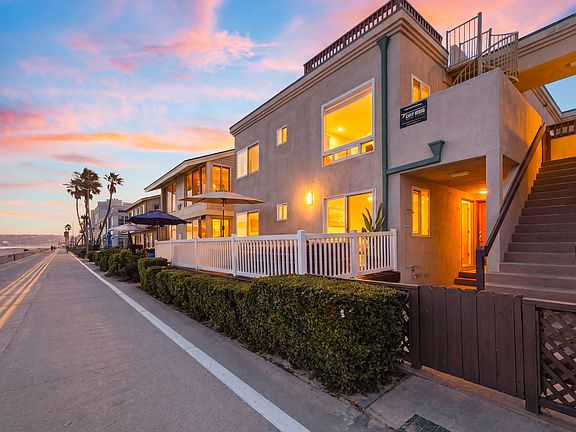 3rd image of 3255 Ocean Front Walk
