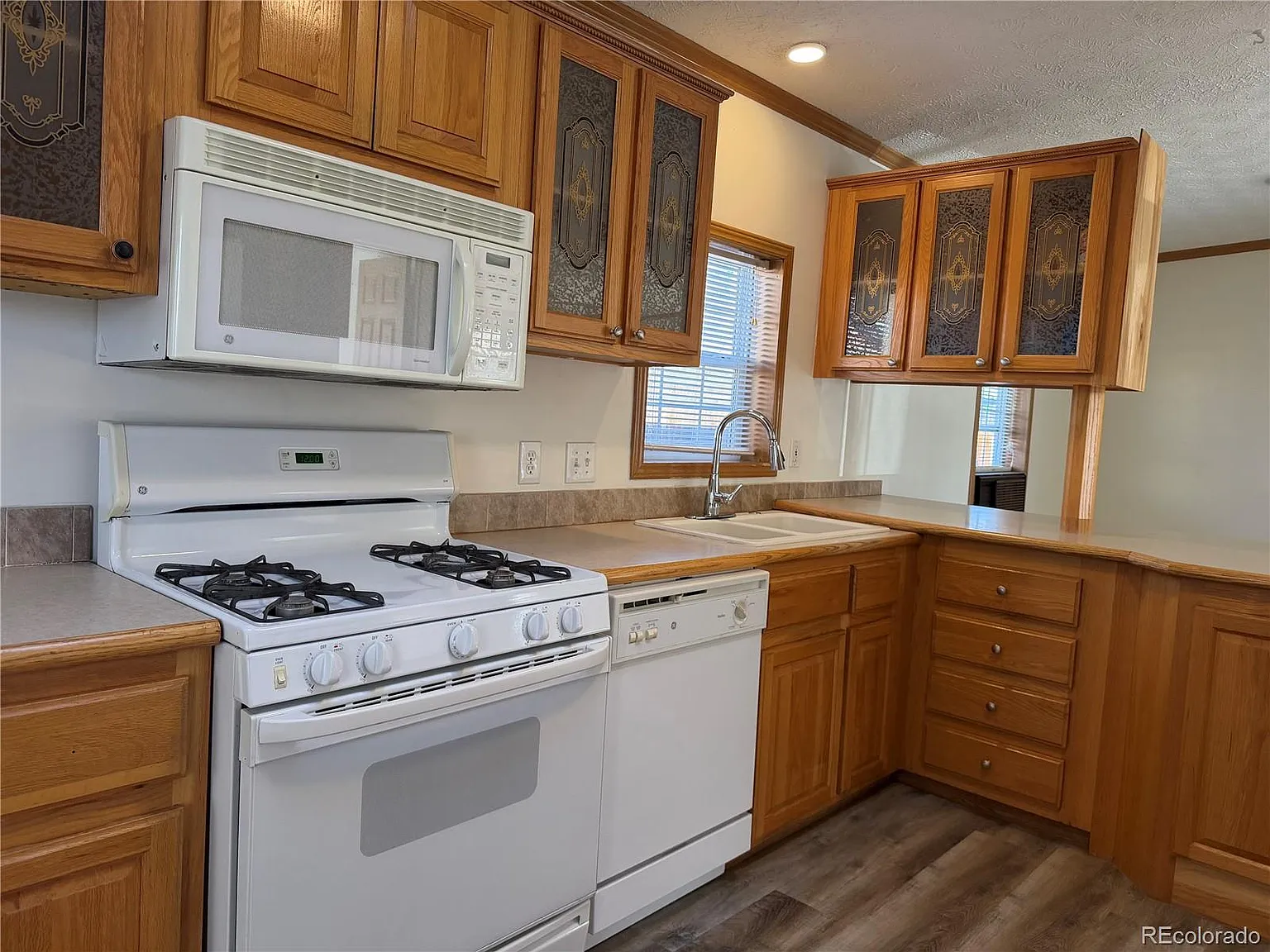 3 bed, 2.0 bath, 1248 sqft, $2,350 — Photo 4