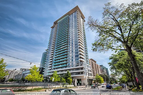 70 Roehampton Ave Photo 1