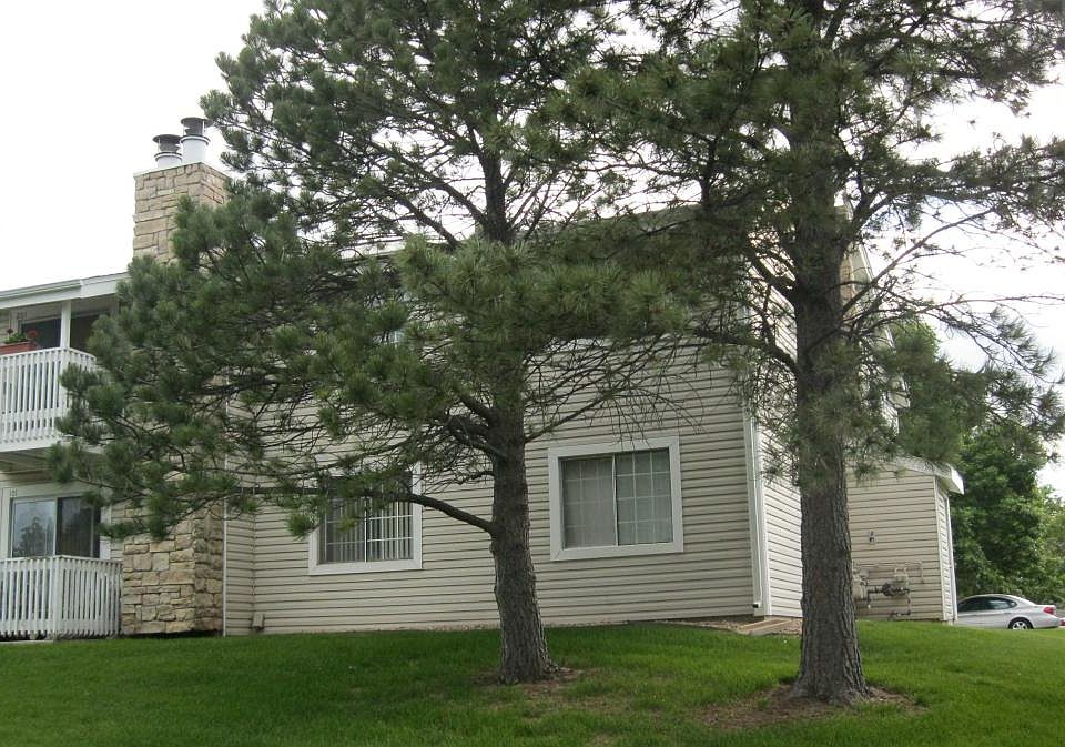 Top, right condo