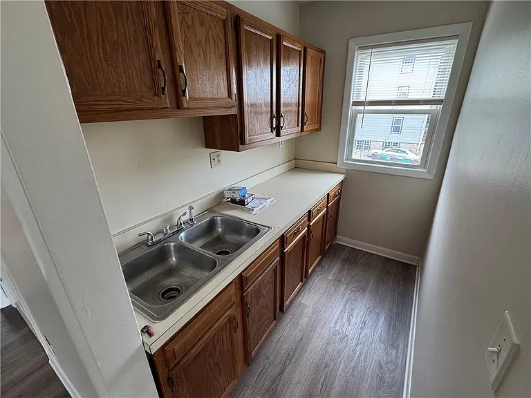 107 Mount Saint Charles Ave #2 — Photo 3