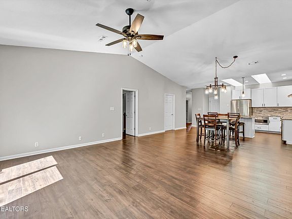 4th image of 7832 NW Ellisville Ln