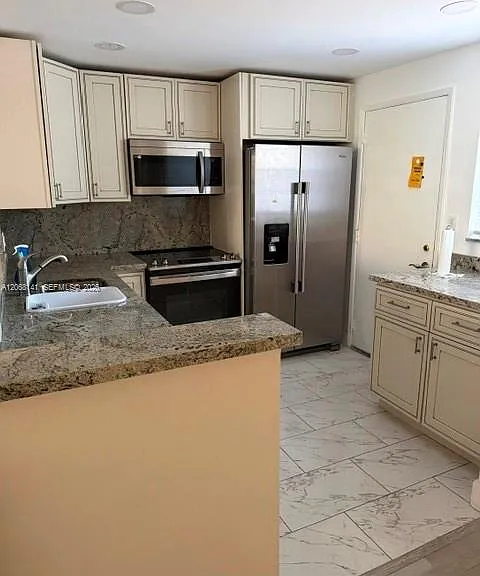 901 NE 14th Ave #305 — Photo 13