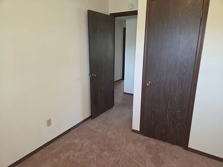 306 Southampton Dr — Photo 7