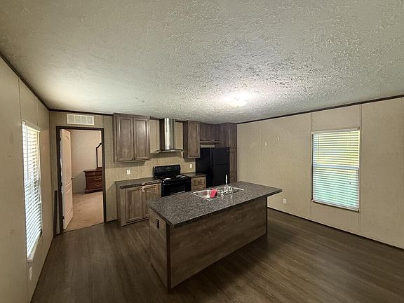 4th image of 36 Green Ln