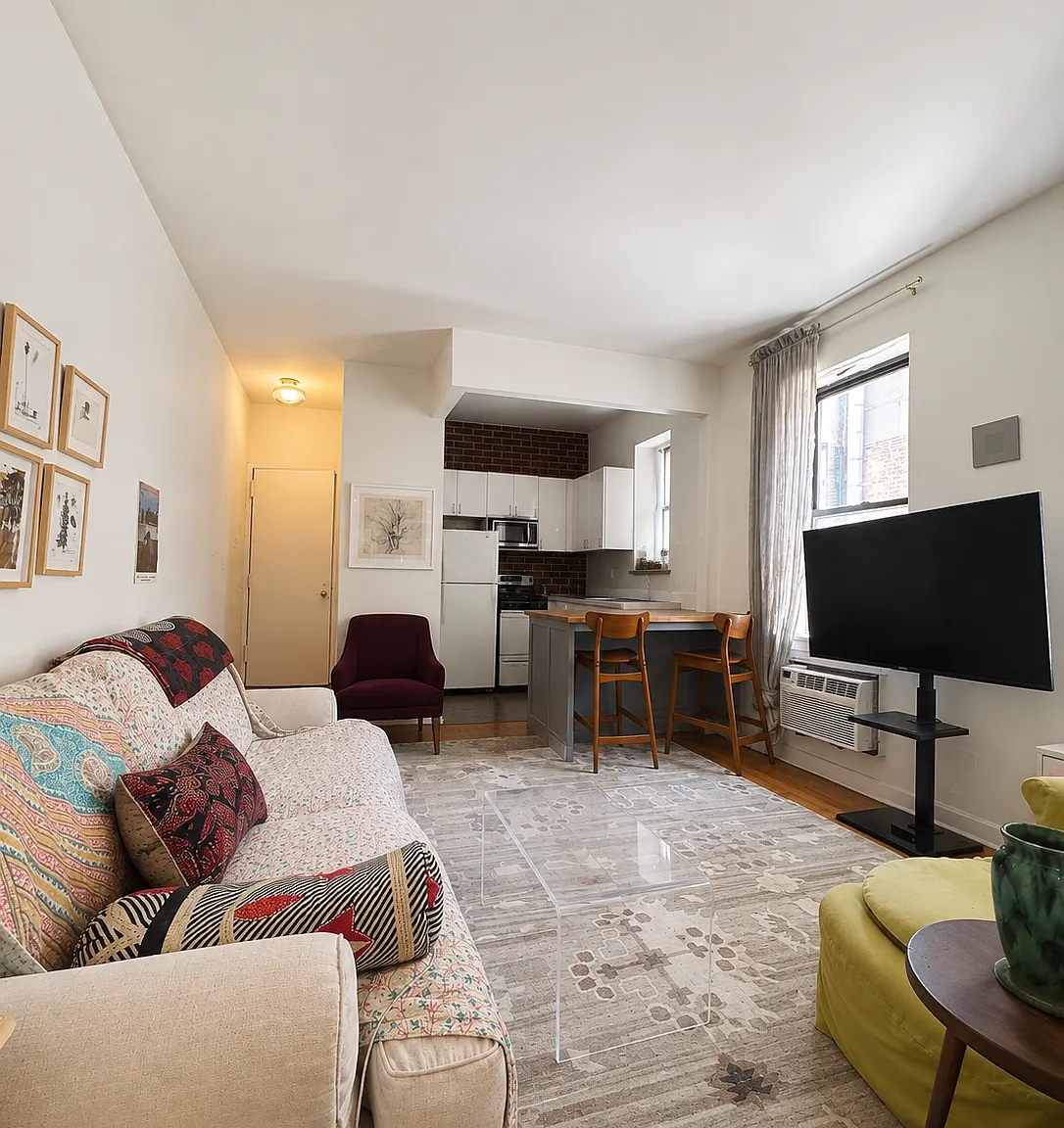 12 Charles Street — Photo 2