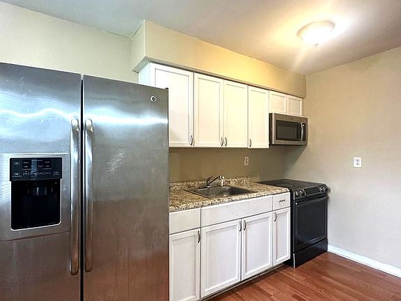 5th image of 15940 NE 19th Pl #15960-2