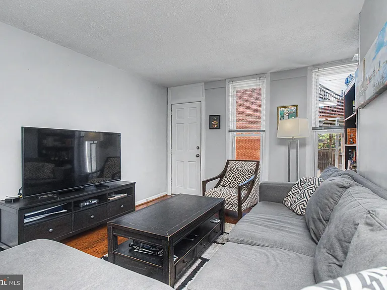 1303 Clarkson St — Photo 6