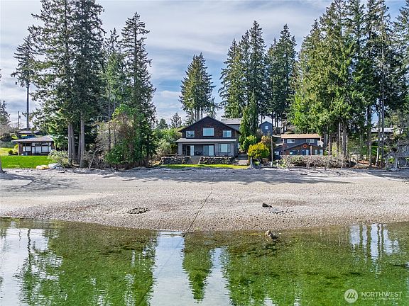 2nd image of 630 E Treasure Island Drive