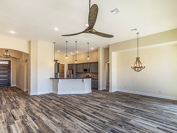 5th image of 1036 Pinnacle View Dr E
