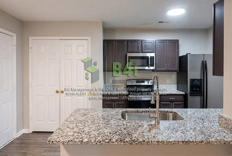 3 bed, 3.0 bath, $1,500 — Photo 3