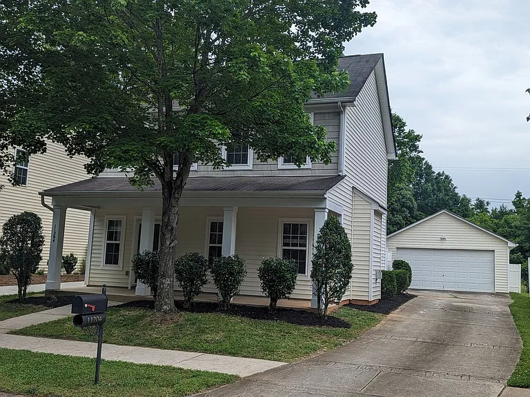 11204 Heritage Green Dr — Photo 1