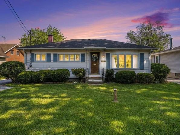 2841 43rd St, Highland, IN 46322
