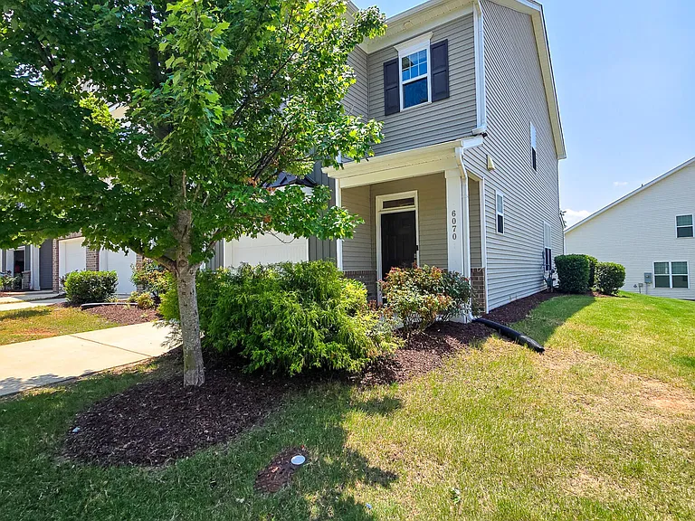 6070 Beale Loop — Photo 1