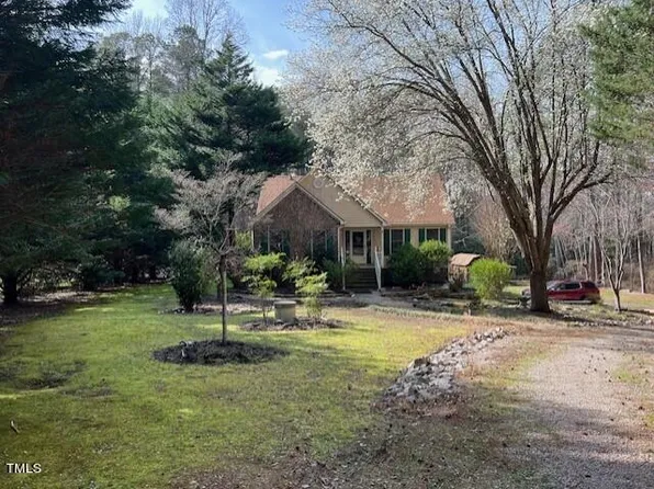 175 Lakepointe Dr, Manson, NC 27553