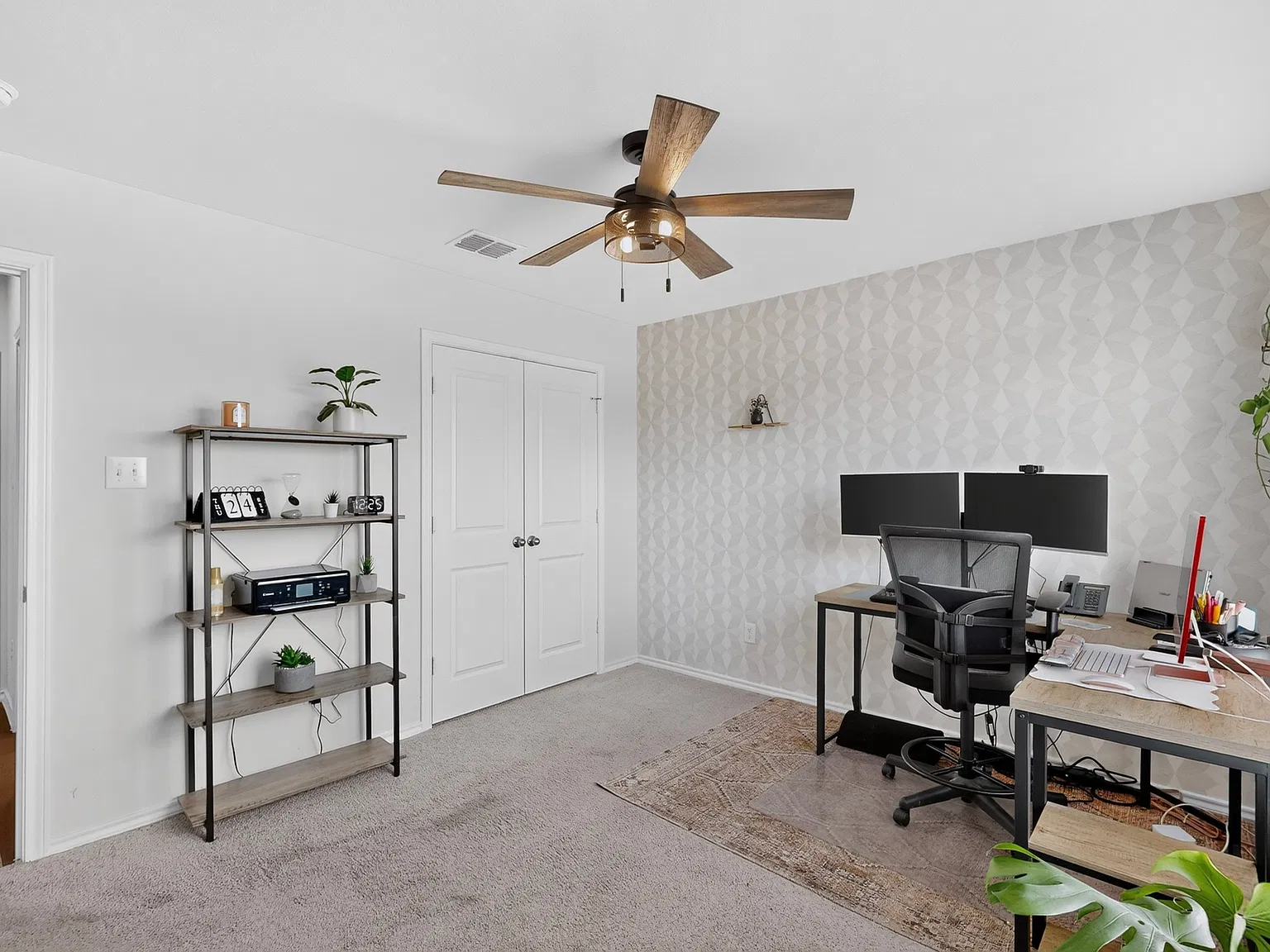 4 bed, 2026 sqft, $2,450 — Photo 3