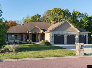 129 Hidden Oaks Cir, Mankato, MN 56001