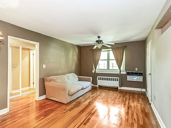 4th image of 229-30 Kingsbury Ave #B