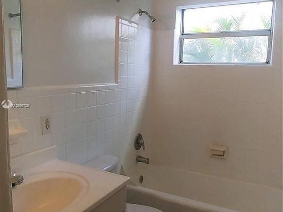 3rd image of 731 NE 7th Ave #4