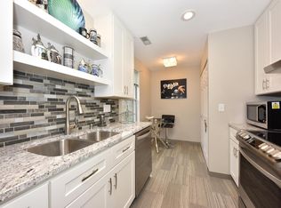 133 Lake Bluff Rd, Thiensville, WI 53092