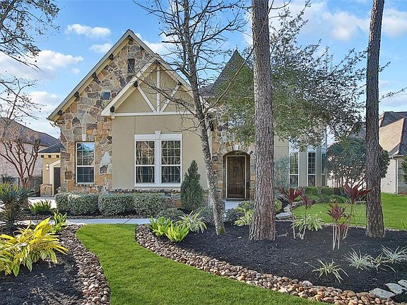 Beautiful, 2010 St. Michael Toll Brothers floor plan. Stucco and stone front elevation on a corner of a small cul du sac in Creekside Park.