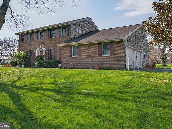 2nd image of 2 Wildflower Ln