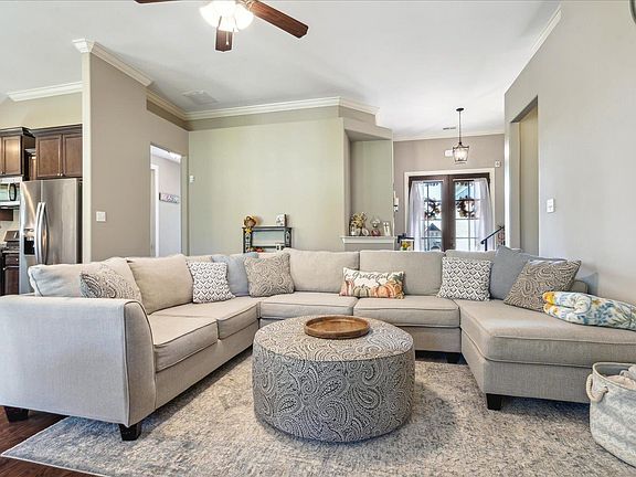 5th image of 90 Joseph Ct