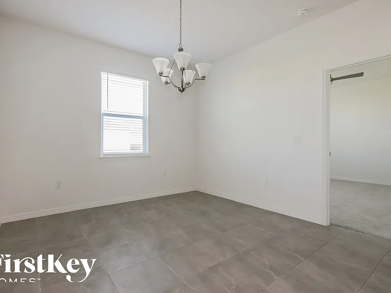 414 Reina Way — Photo 5