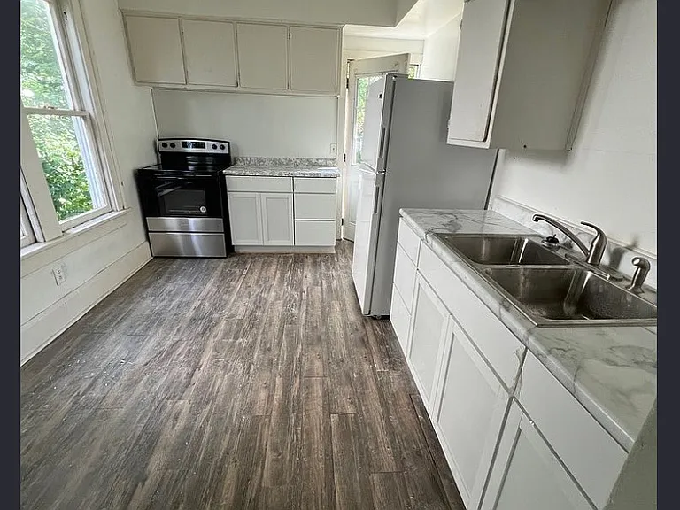 205 Buckingham Ave #205 — Photo 1